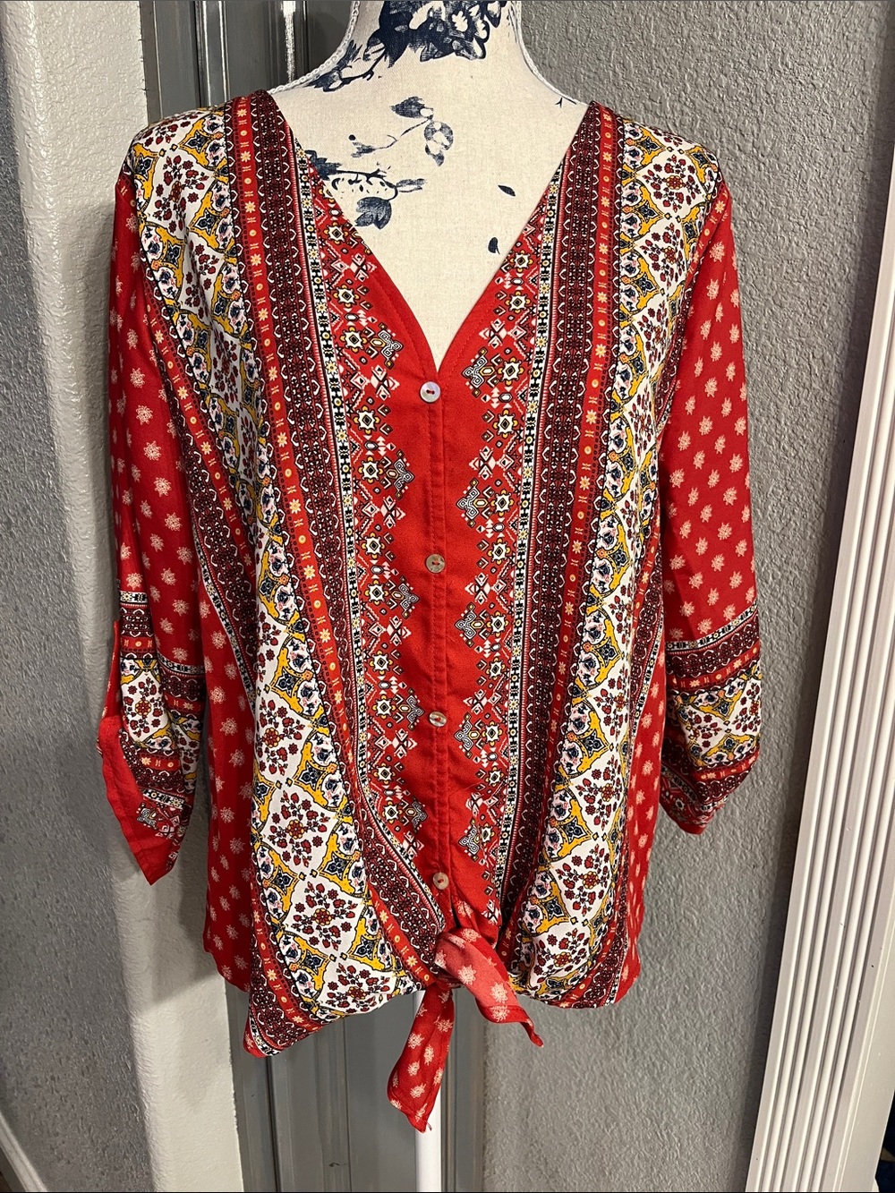 West Kei Red Boho Button-Front Tie-Hem Blouse